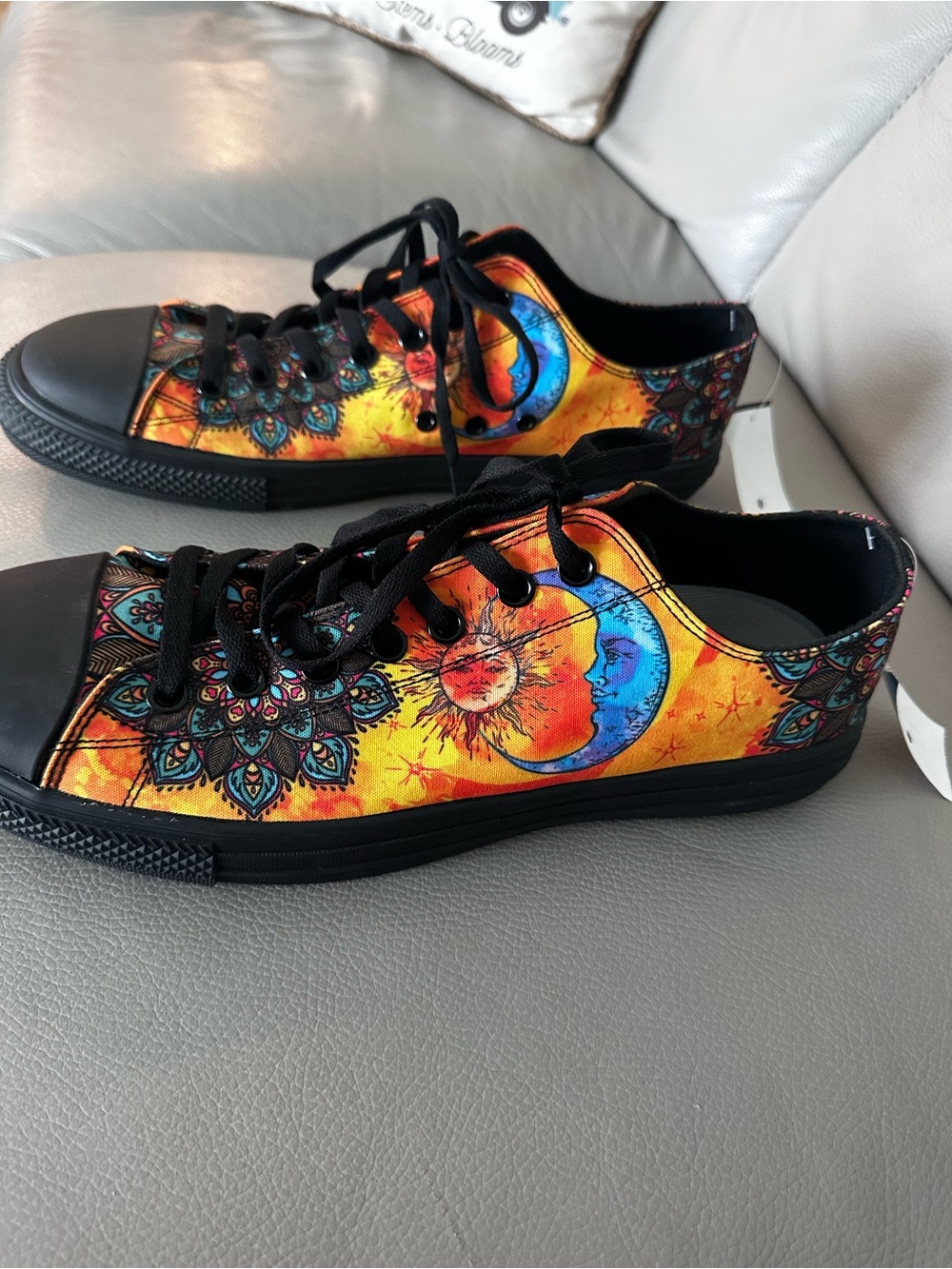 Sun & Moon Graphic Low-Top Sneakers - Black Sole - Orange/Blue